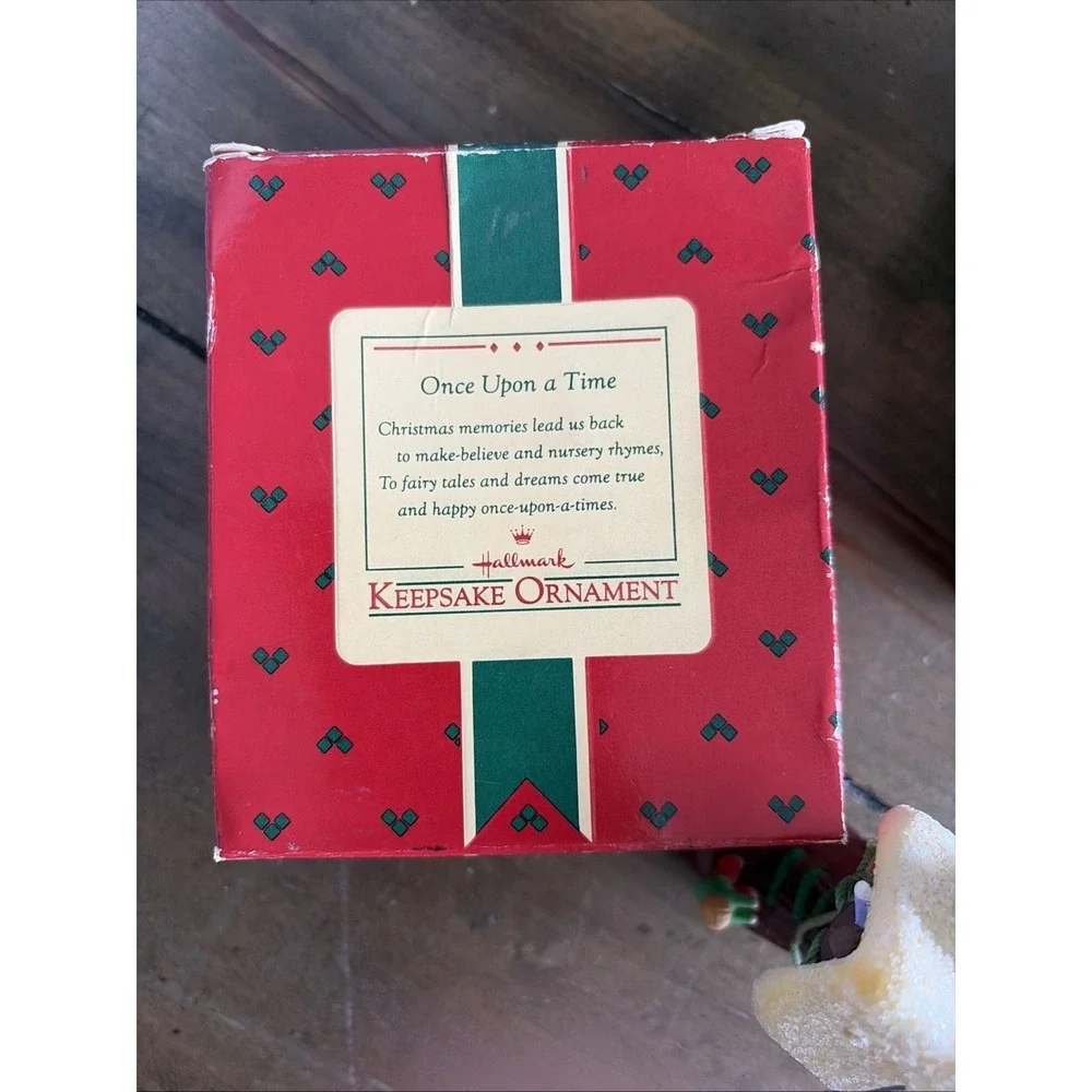 Hallmark Children in Shoe Ornament 1983 Vintage Brown Size OS Nursery Rhyme Box‎